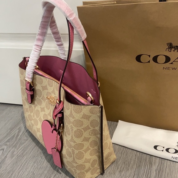 💗💗Coach Pink Signature Canvas Crossbody Tote - Picture 6 of 8